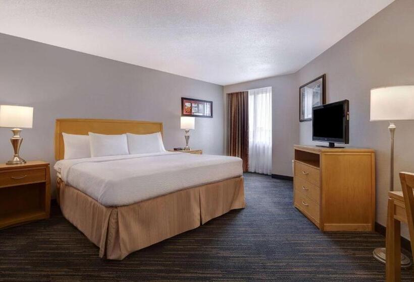 キングサイズベッドのスタンダードルーム, Days Inn By Wyndham Niagara Falls Near The Falls