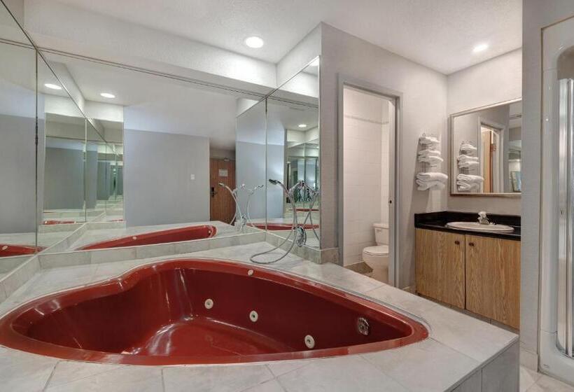 キングサイズベッドのデラックスルーム, Days Inn By Wyndham Niagara Falls Near The Falls