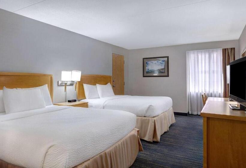 ２ダブルベッドのスタンダードルーム, Days Inn By Wyndham Niagara Falls Near The Falls