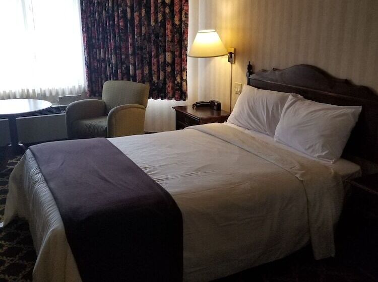 スタンダードルーム, Travelodge By Wyndham Niagara Falls Lundys Lane
