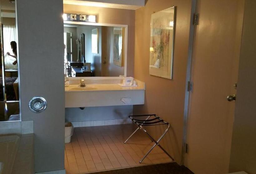 スーペリアールーム, Travelodge By Wyndham Niagara Falls Lundys Lane