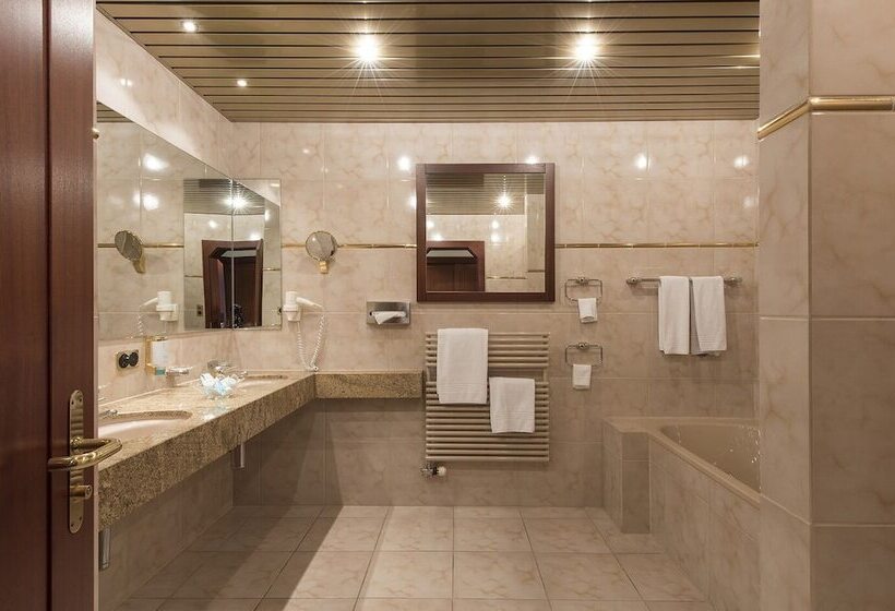 Habitación Estándar Vista Lago, Bad Horn   Hotel & Spa
