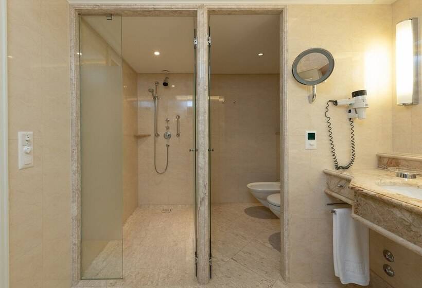 اتاق سوپریور, Suvretta House