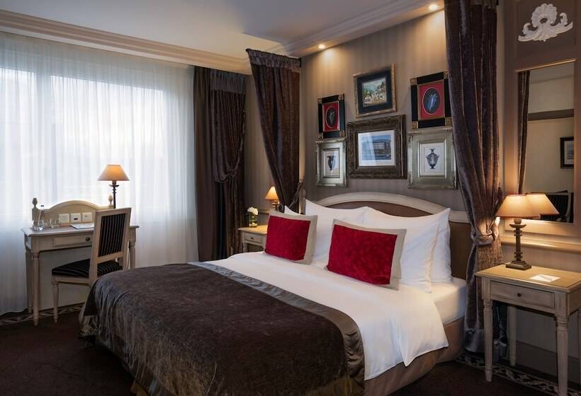 استودیوی استاندارد, Royal Manotel