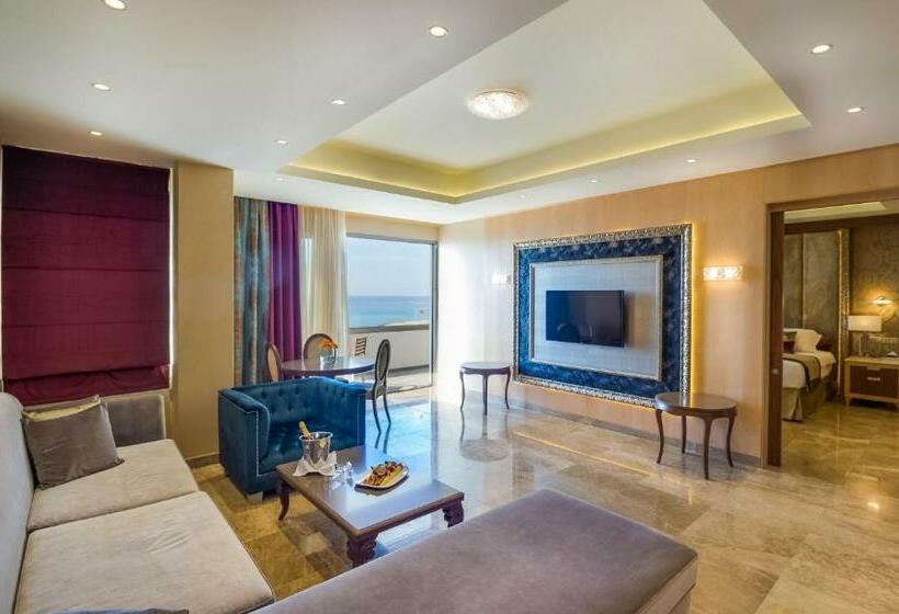 带大床的套房, Adams Beach Hotel & Spa