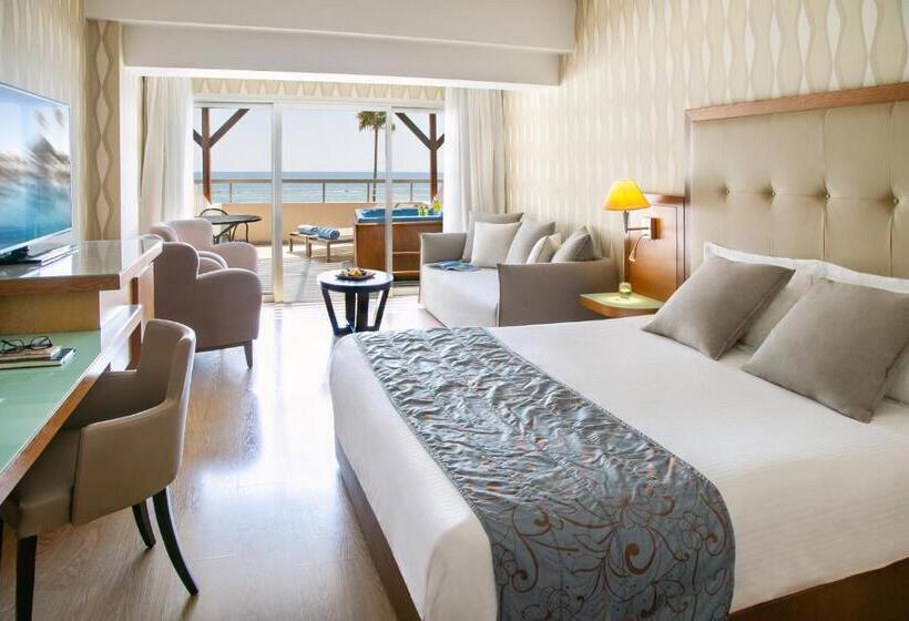 带海景的复工套房, Atlantica Miramare Beach