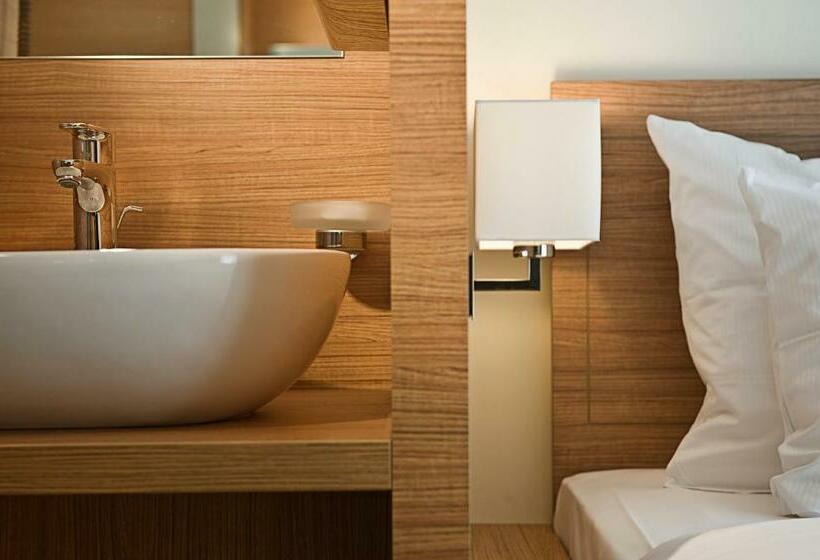 اتاق استاندارد یک نفره, Wyndham Köln