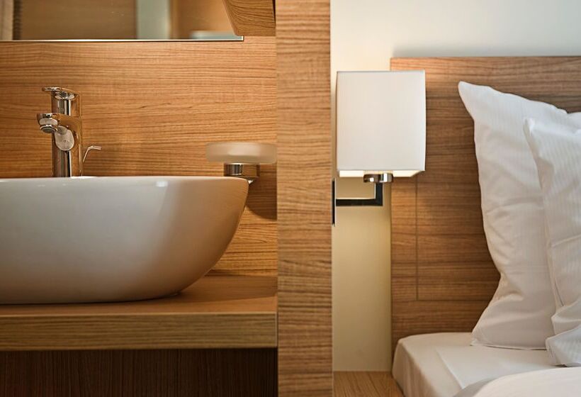 اتاق استاندارد یک نفره, Wyndham Köln