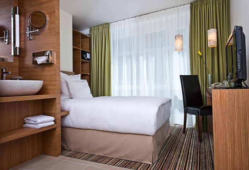 اتاق استاندارد یک نفره, Wyndham Köln
