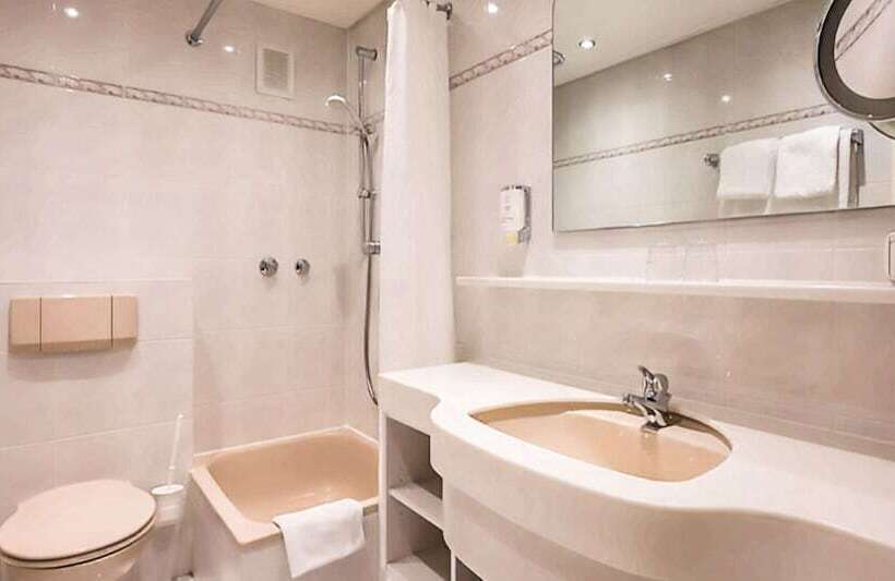 Номер Стандарт, Plaza Inn Rieker Stuttgart Hauptbahnhof