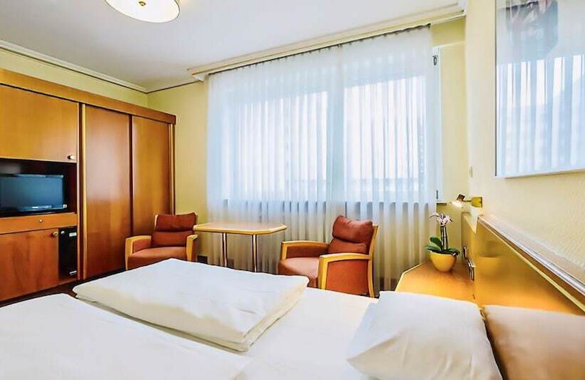 Номер Стандарт, Plaza Inn Rieker Stuttgart Hauptbahnhof