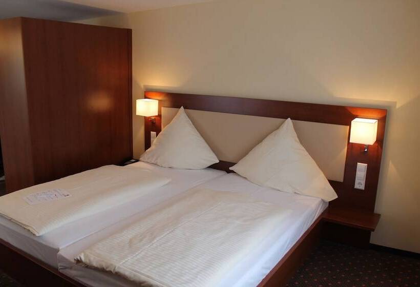 Номер Стандарт, Stadt Gut Hotel Gasthof Goldener Adler