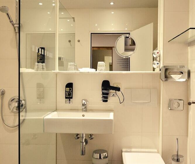اتاق استاندارد چهار تخته, Arthotel Munich
