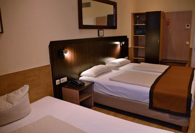 اتاق استاندارد چهار تخته, Arthotel Munich