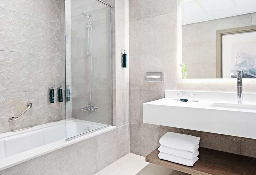اتاق اجرایی با تخت بزرگ, Hilton Munich Park