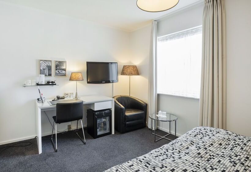 Номер Стандарт Вид на Озеро, Golf Hotel Viborg