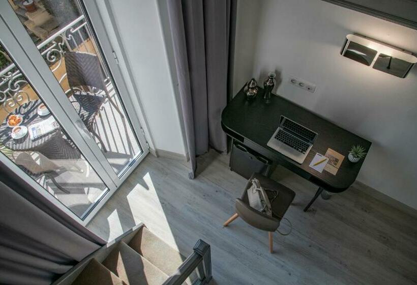 Номер Стандарт Трехместный, Golden Tulip Cannes Hotel De Paris