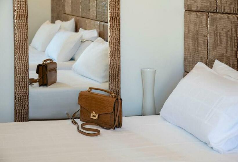 חדר סטנדרט לשלושה, Golden Tulip Cannes Hotel De Paris