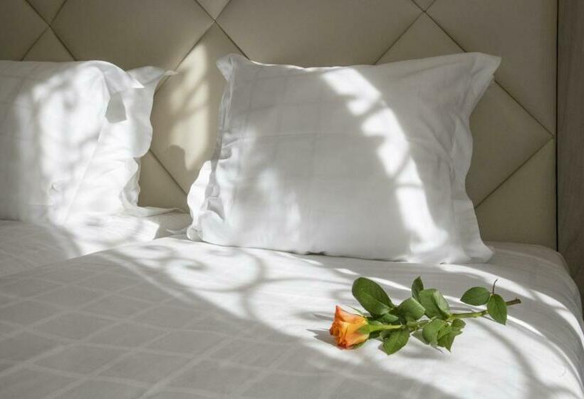 סוויטה, Golden Tulip Cannes Hotel De Paris