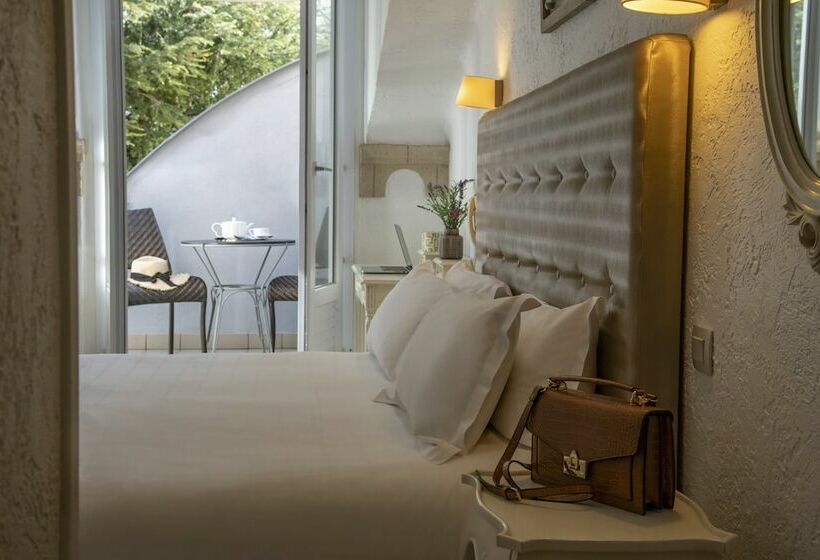 Номер Стандарт Трехместный, Golden Tulip Cannes Hotel De Paris