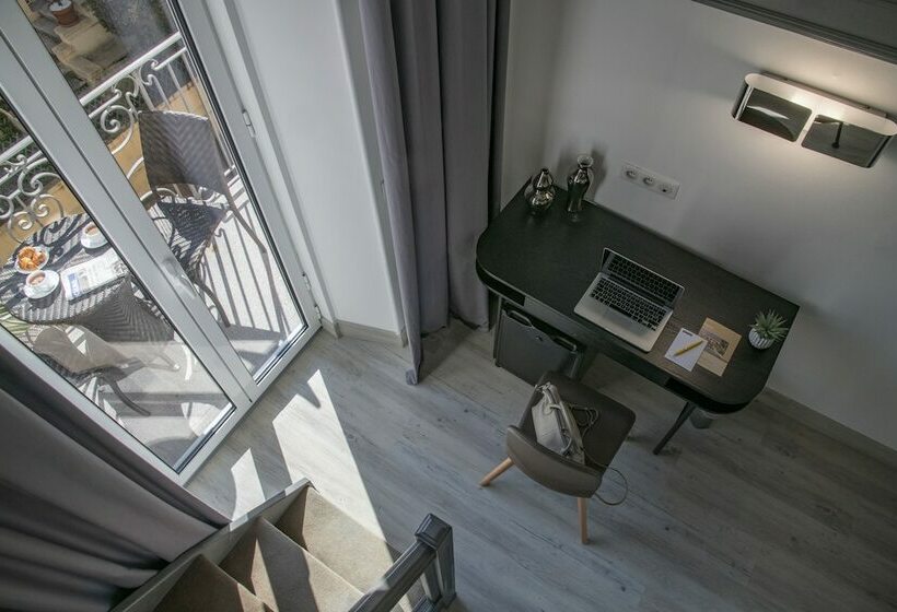 חדר סטנדרט לשלושה, Golden Tulip Cannes Hotel De Paris