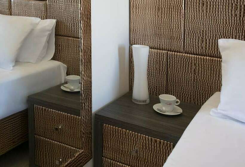חדר סטנדרט לשלושה, Golden Tulip Cannes Hotel De Paris