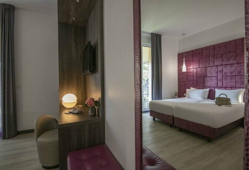 Номер Стандарт Трехместный, Golden Tulip Cannes Hotel De Paris