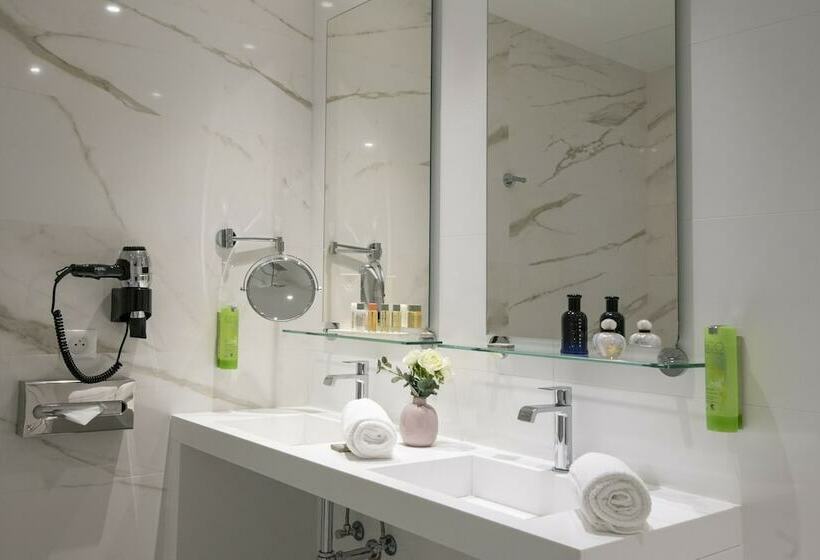 סוויטה, Golden Tulip Cannes Hotel De Paris