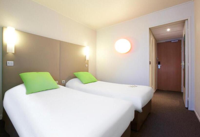 Номер Стандарт Трехместный, Campanile Paris Ouest Nanterre La Defense
