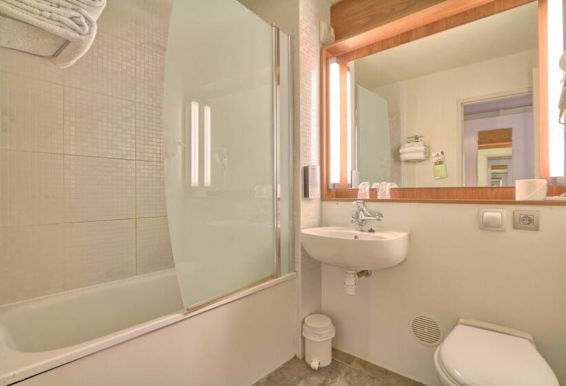 Номер Стандарт, Campanile Paris Ouest Nanterre La Defense