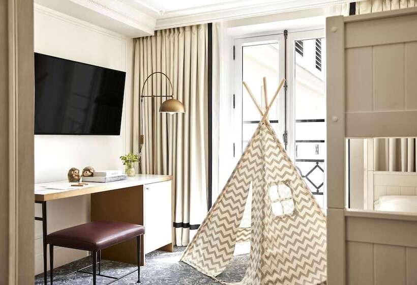 Suite Familiale, Du Louvre In The Unbound Collection By Hyatt