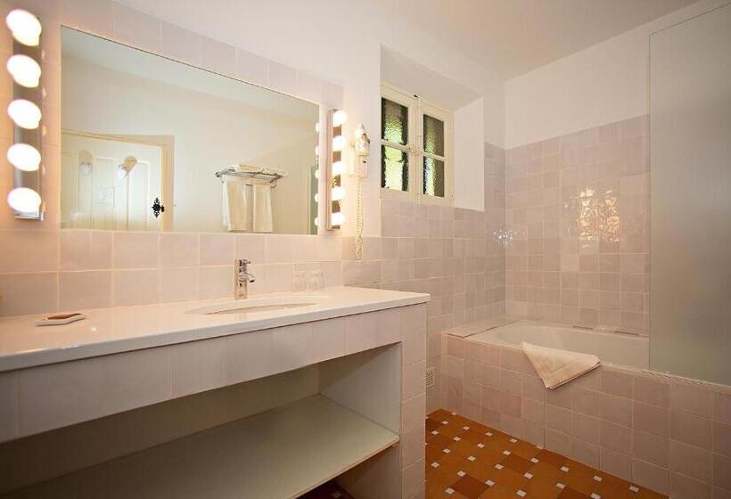 Трехместный Номер Классика, Hôtel La Figuière