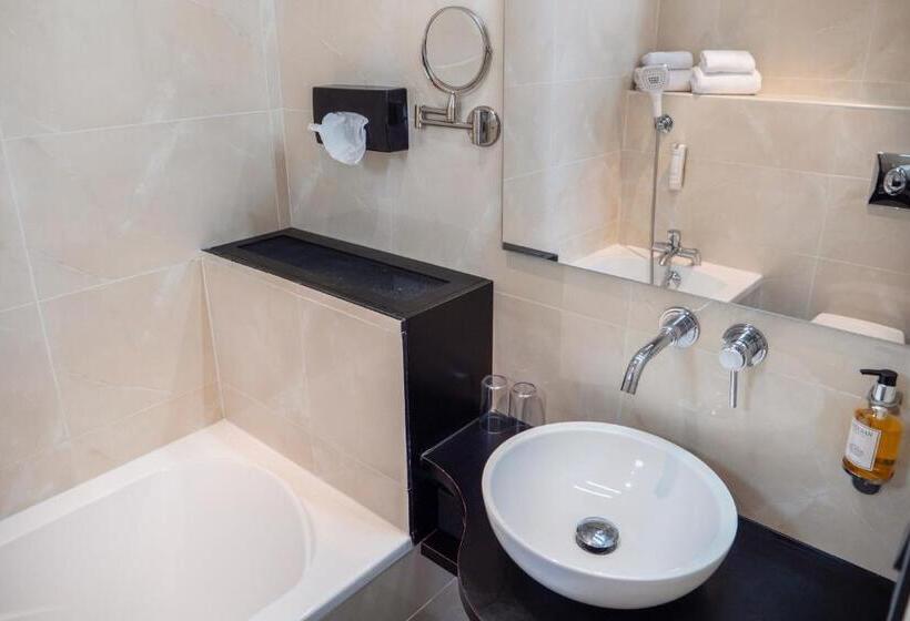 اتاق سوپریور, Hôtel Le Boeuf Couronné Chartres   Logis Hotels