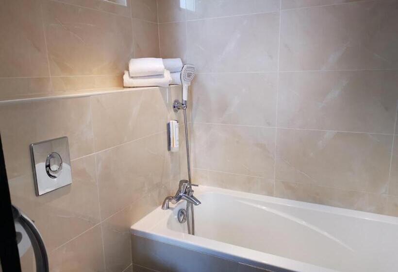 اتاق سوپریور, Hôtel Le Boeuf Couronné Chartres   Logis Hotels