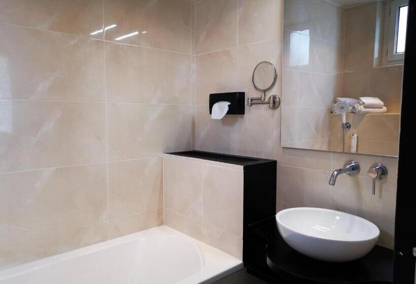 اتاق سوپریور, Hôtel Le Boeuf Couronné Chartres   Logis Hotels