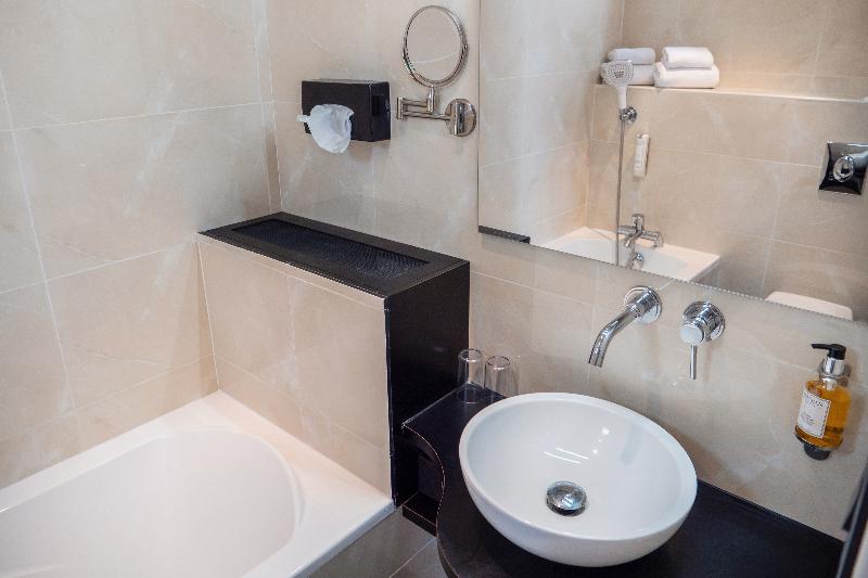 اتاق سوپریور, Hôtel Le Boeuf Couronné Chartres   Logis Hotels