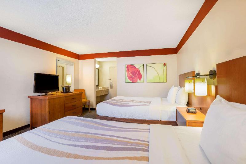 اتاق سوپریور, Hôtel Le Boeuf Couronné Chartres   Logis Hotels