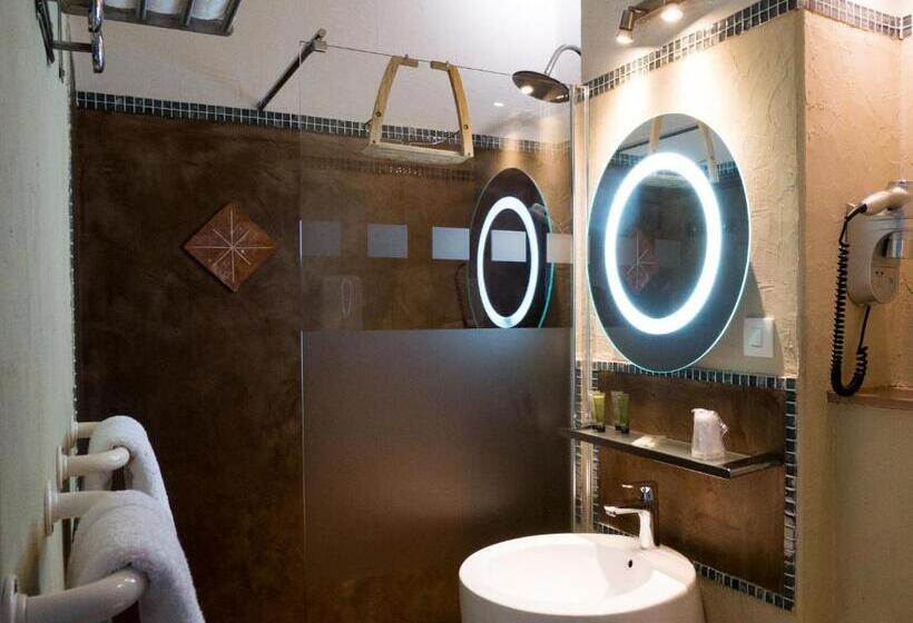 اتاق استاندارد چهار تخته, Hôtel Le Belvédère