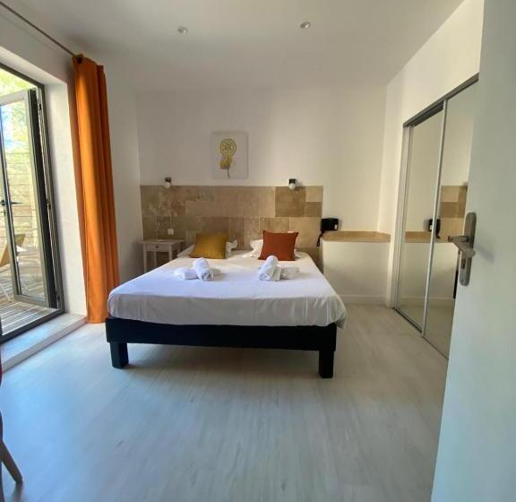 اتاق استاندارد چهار تخته, Hôtel Le Belvédère