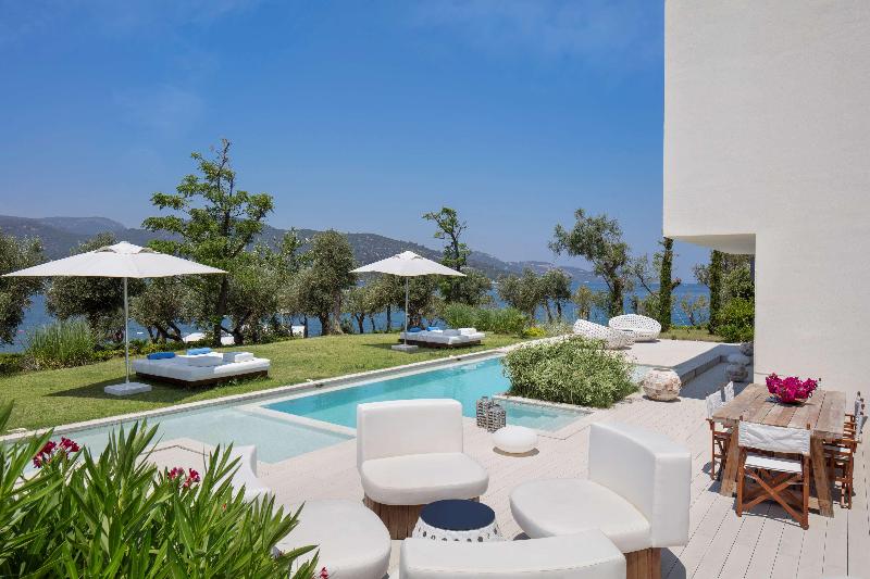 اتاق استاندارد چهار تخته, Hôtel Le Belvédère