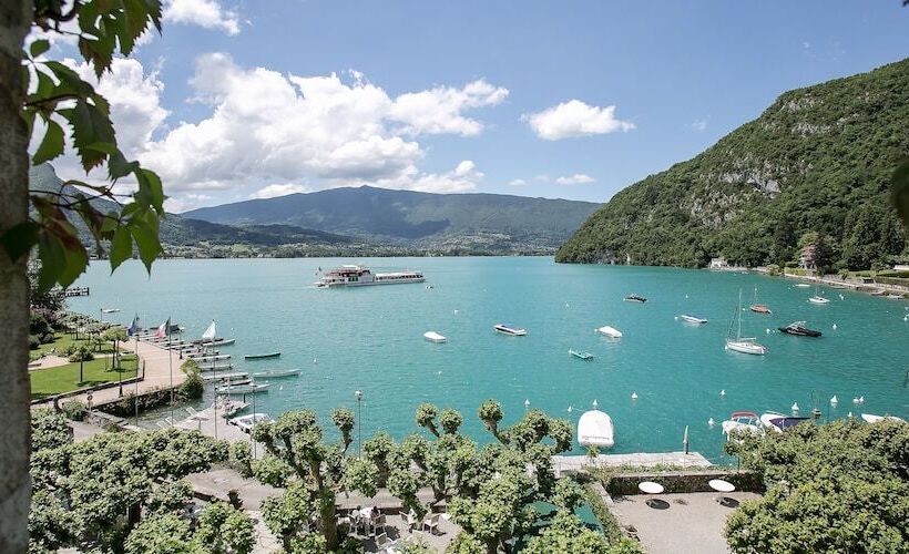Номер Стандарт Вид на Озеро, Abbaye De Talloires