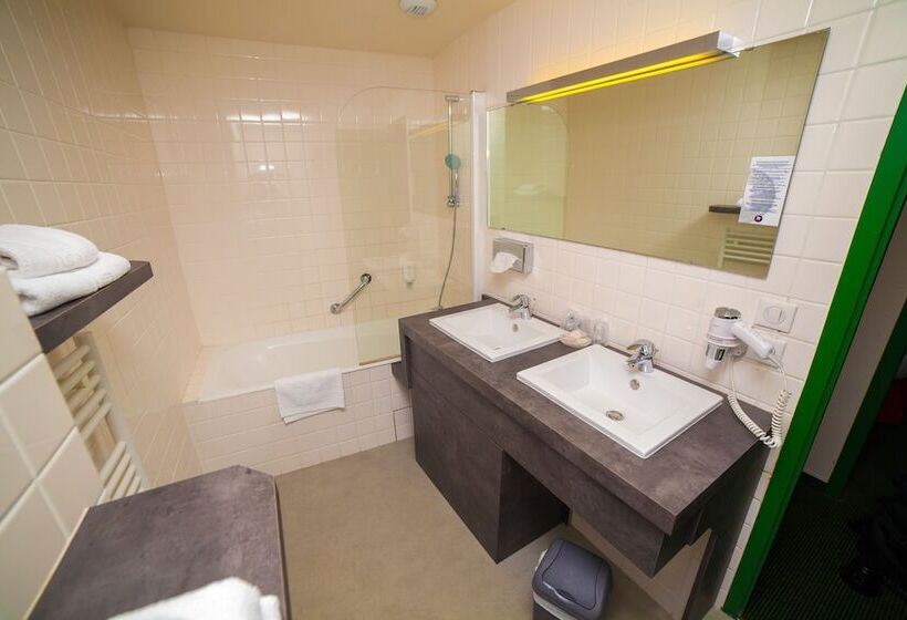 Номер Стандарт Трехместный, Des Princes, Chambery Centre