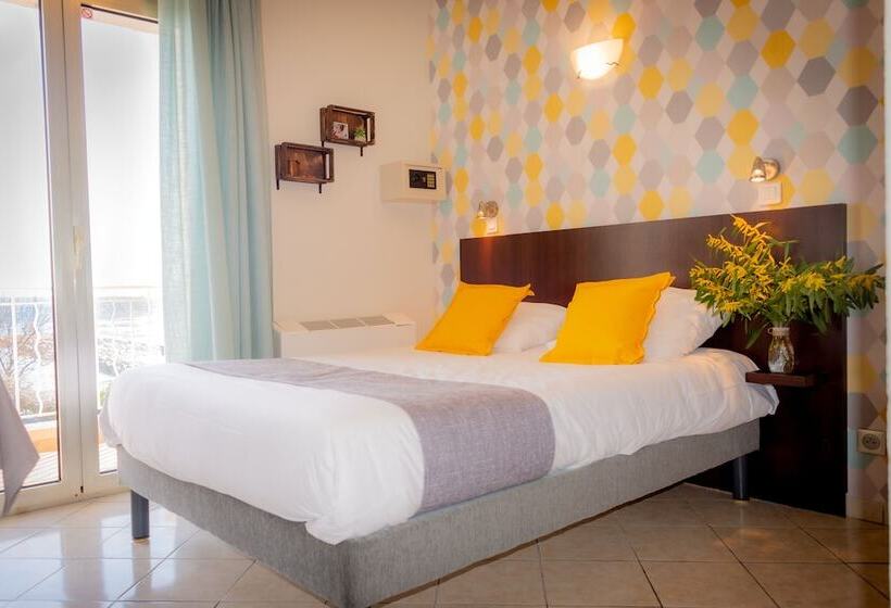 Номер Стандарт Вид на Море с Террасой, Et Appartements Reine D Azur
