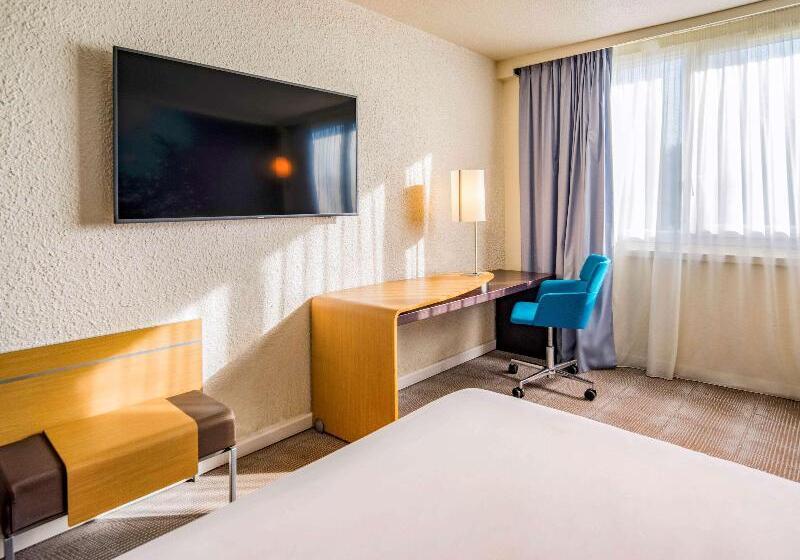 Номер Классический Вид на Бассейн, Novotel Le Mans
