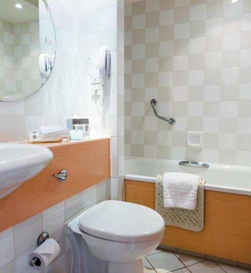 Номер Стандарт 2 Двуспальные Кровати, Holiday Inn Basildon, An Ihg