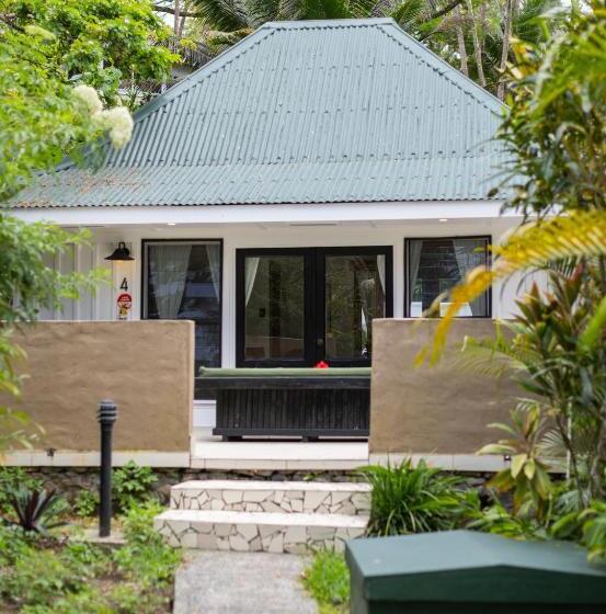 ویلای استاندارد با چشم‌انداز باغ, Koro Sun Resort & Rainforest Spa