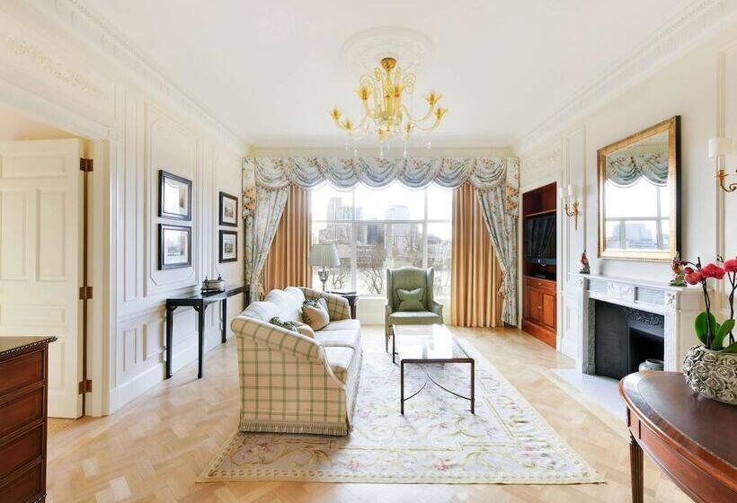 Люкс Вид на Реку, The Savoy