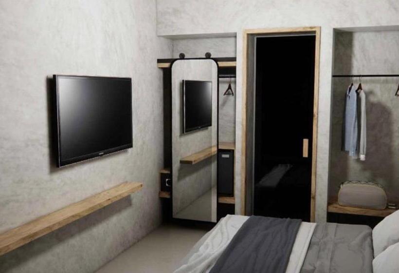 Номер Deluxe, Fragiskos