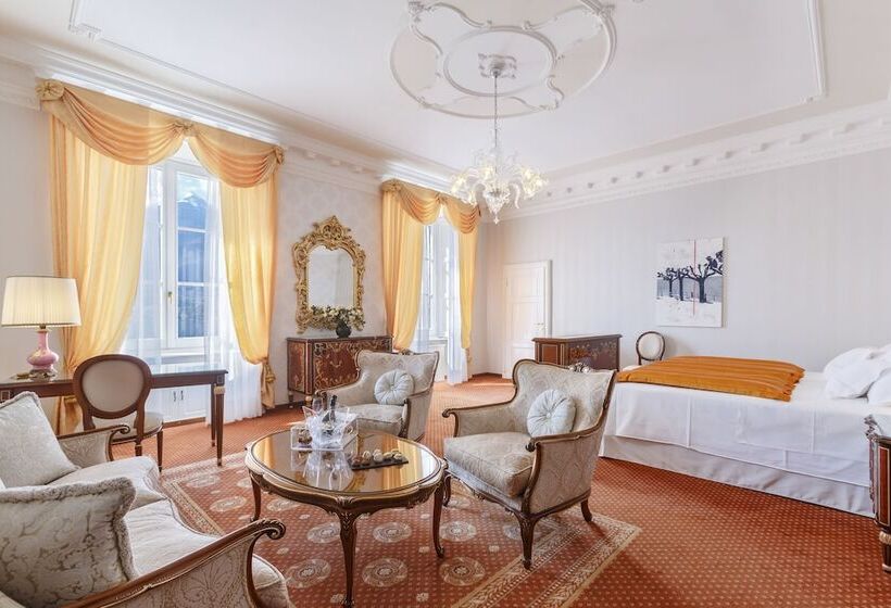سوییت, Grand Hotel Villa Serbelloni   A Legendary
