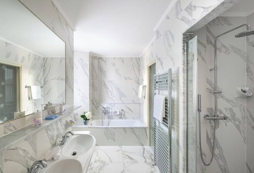 اتاق لوکس با چشم‌انداز دریاچه, Grand Hotel Villa Serbelloni   A Legendary